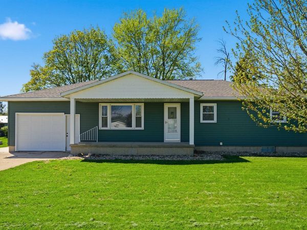 1110 N 2nd Street, Manchester, IA 52057