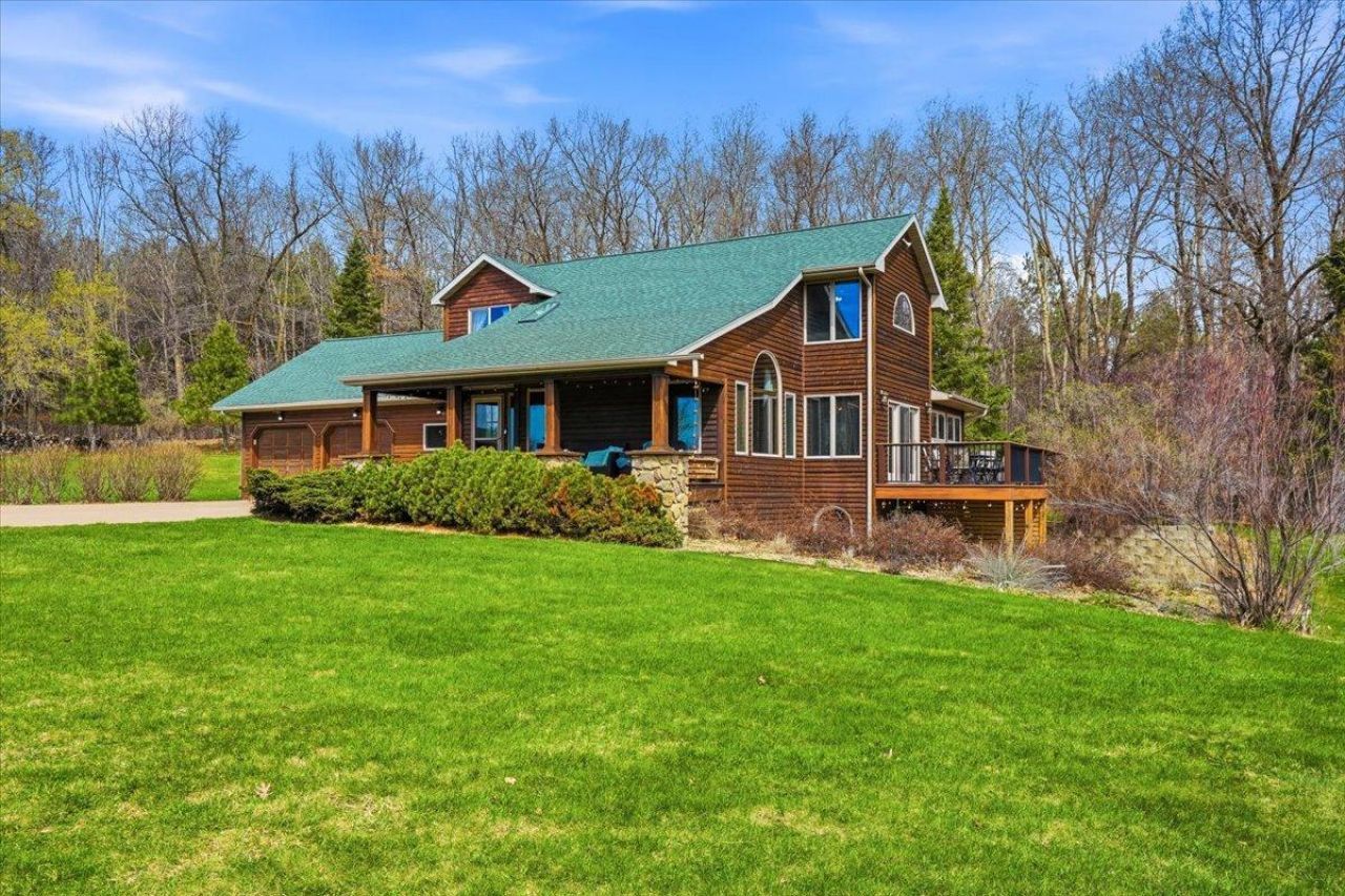 1226 Old Mill Road , New Richmond, WI 54017