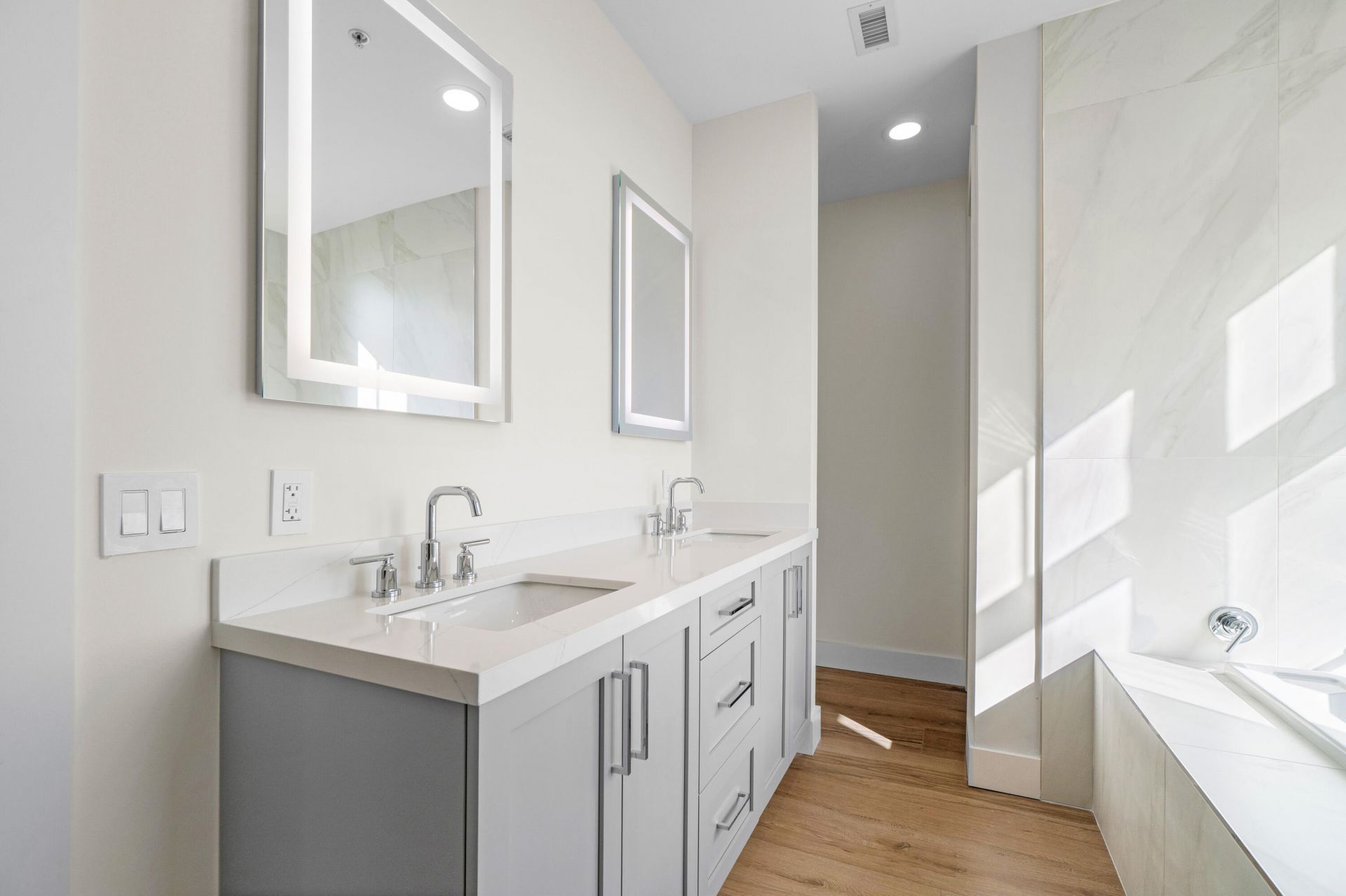 184 Lake Drive, Unit 4301, Palm Beach Shores, FL 33404 Photo