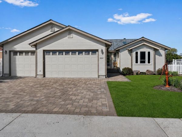 222 SW Meadow Lakes Drive, Prineville, OR 97754