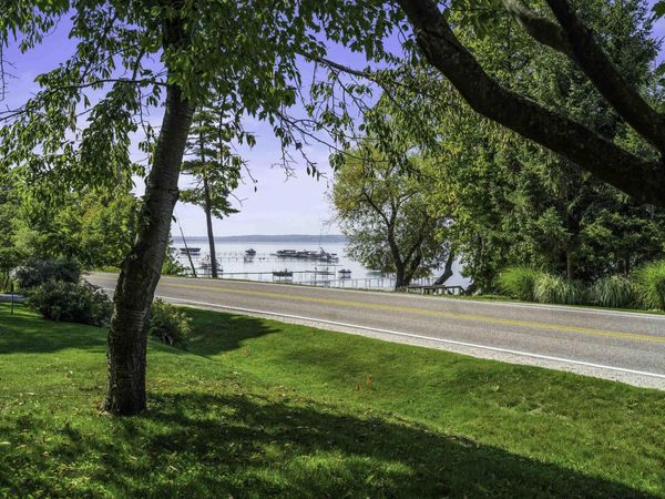 11332 Peninsula Drive, Traverse City, MI 49686