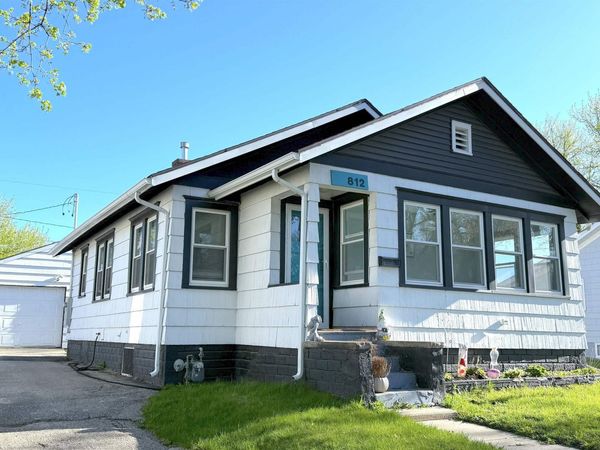 812 10th Street NE, Mason City, IA 50401