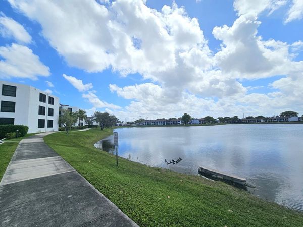 213 Lake Pointe Drive, Unit 212, Oakland Park, FL 33309