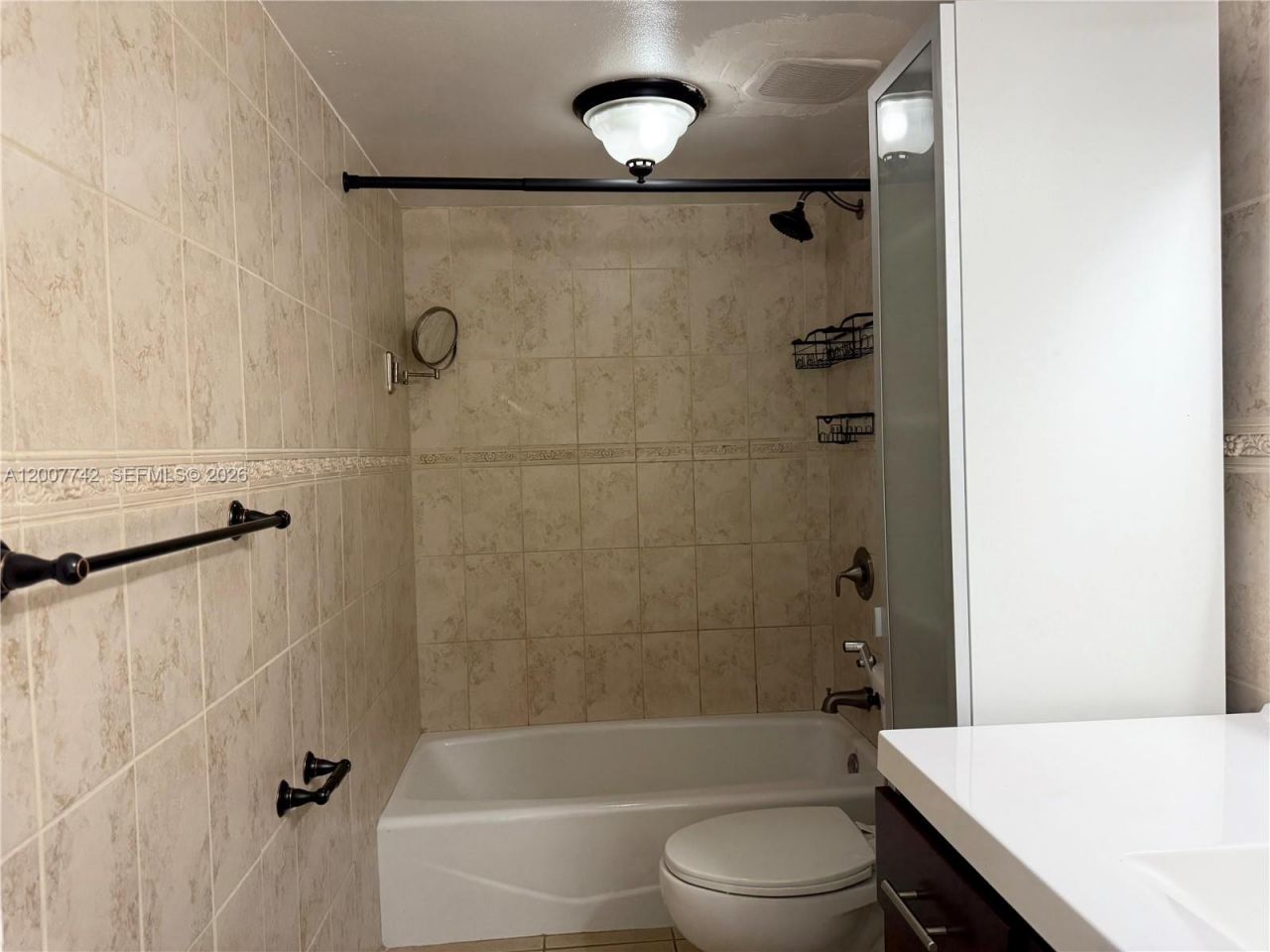 1850 W 56th St, Unit 2404, Hialeah, FL 33012 Photo