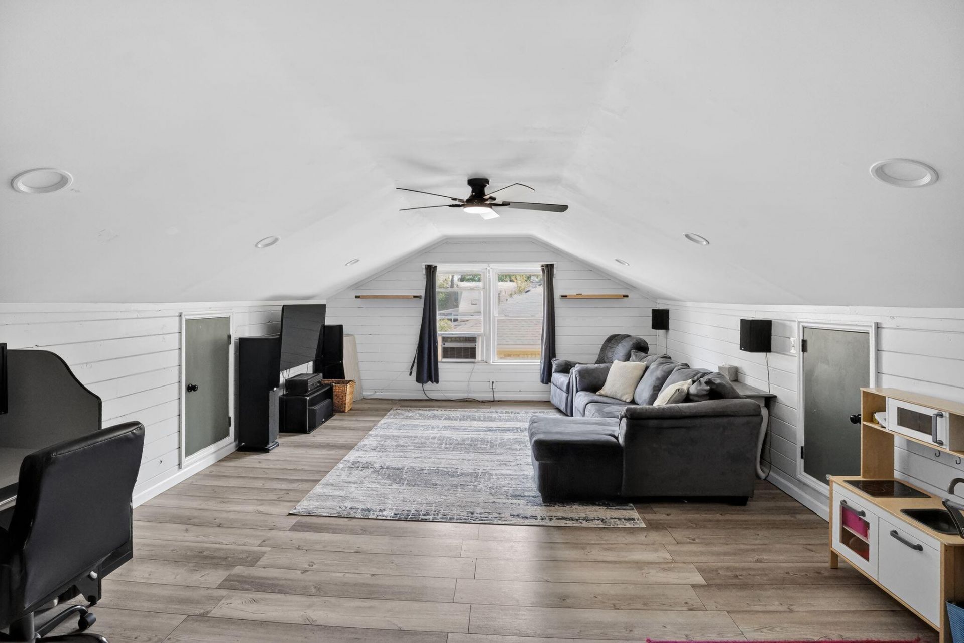 2331 Vanderbilt Drive Photo 29