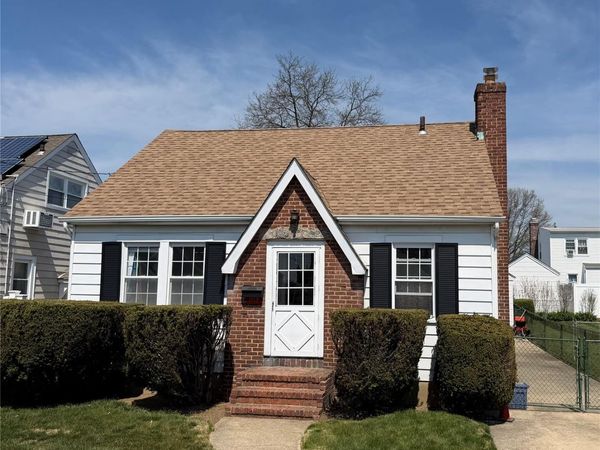 1112 Esther Street , Franklin Square, NY 11010