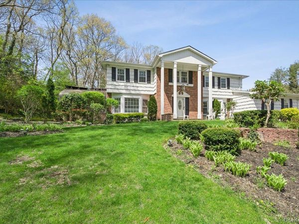 7 Stepping Stone Crescent, Dix Hills, NY 11746