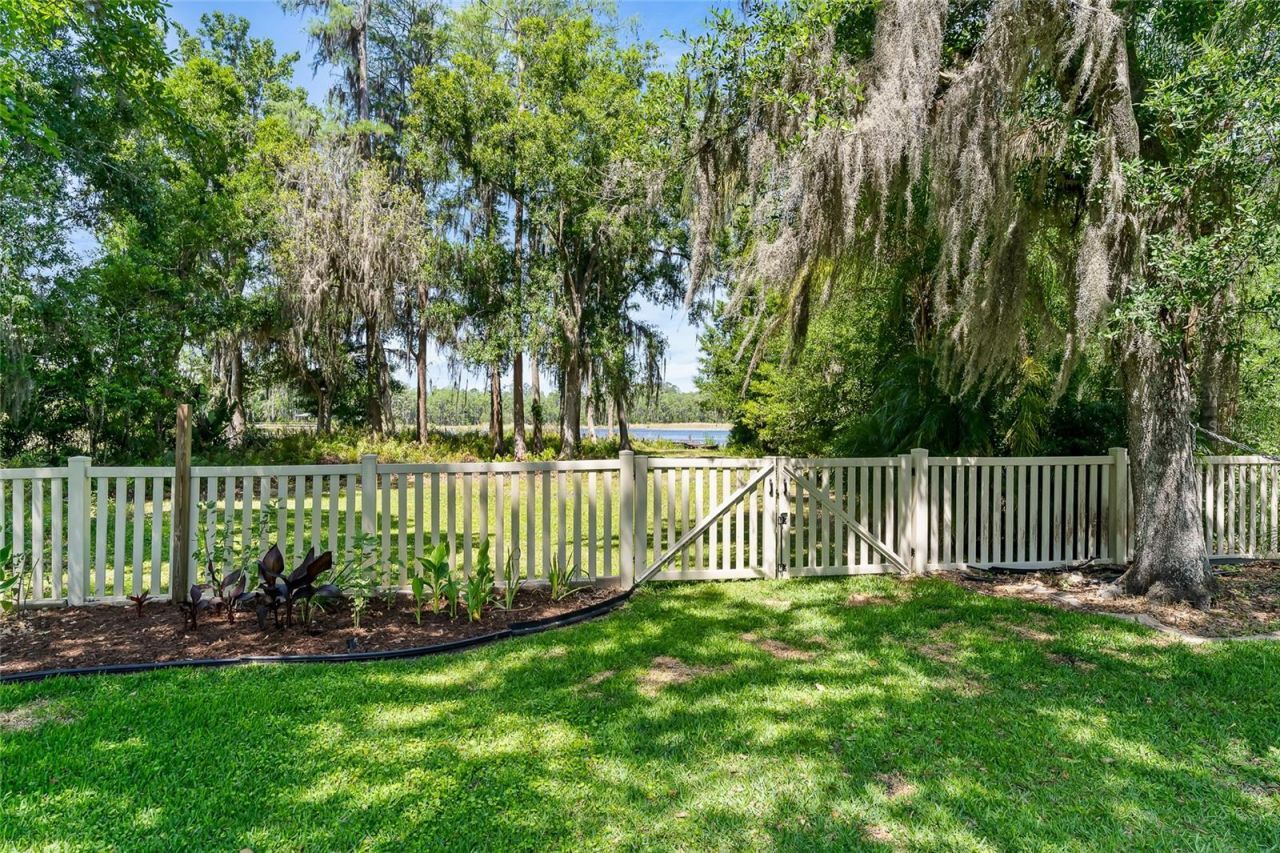 1012 Kingsborough Gardens Court , Lutz, FL 33548 Photo