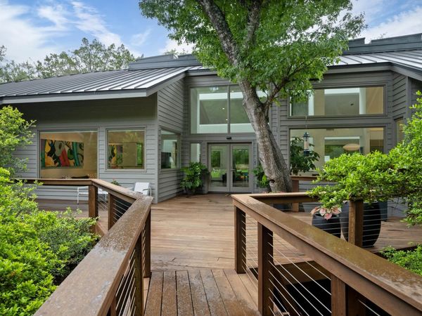 6 Las Brisas DR, West Lake Hills, TX 78746