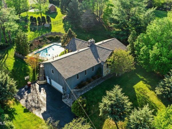 1305 Knob Creek Road, Johnson City, TN 37604