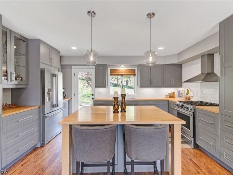 573 W Mohawk Drive, Malvern, OH 44644 Photo 7