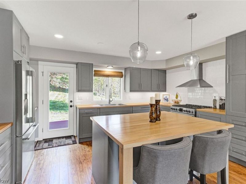 573 W Mohawk Drive, Malvern, OH 44644 Photo 8