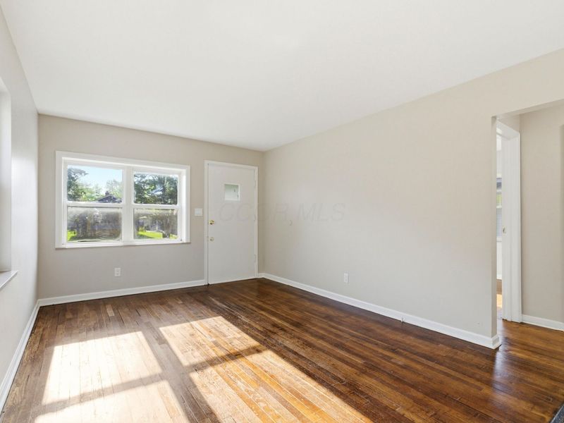 3049 Hiawatha Street, Columbus, OH 43224 Photo 6