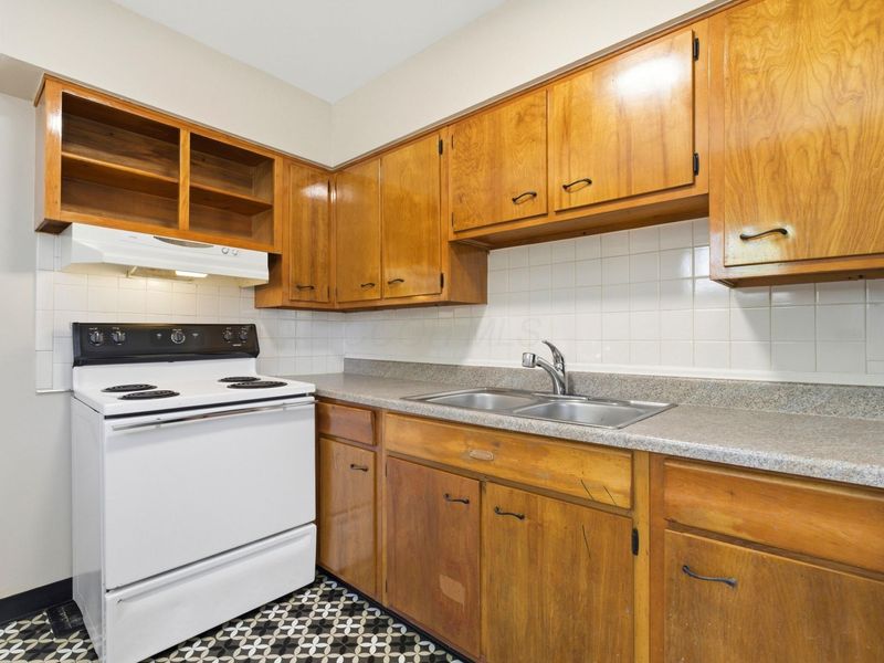 3049 Hiawatha Street, Columbus, OH 43224 Photo 8