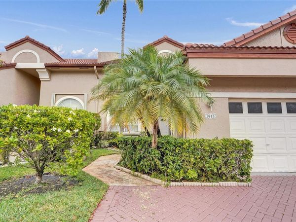 9743 Malvern Dr , Tamarac, FL 33321