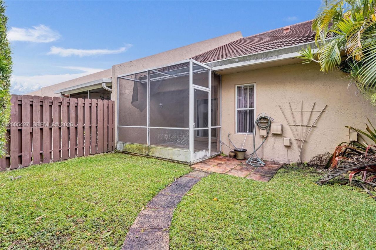 9743 Malvern Dr, Tamarac, FL 33321 Photo
