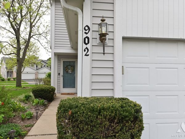 902 Ashley Court , Westmont, IL 60559