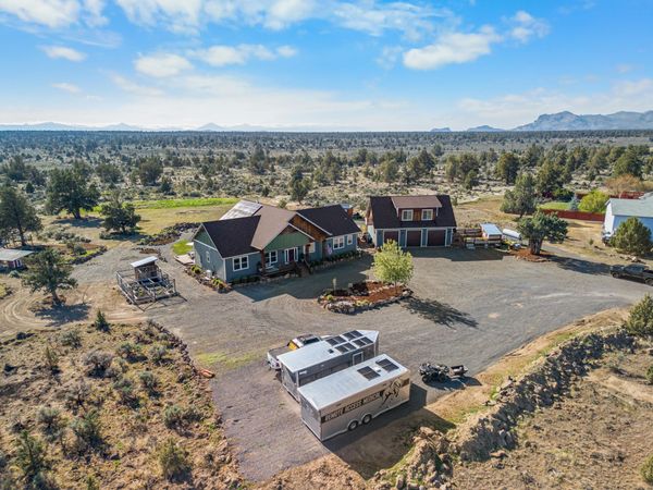 1435 SW Bent Loop, Powell Butte, OR 97753