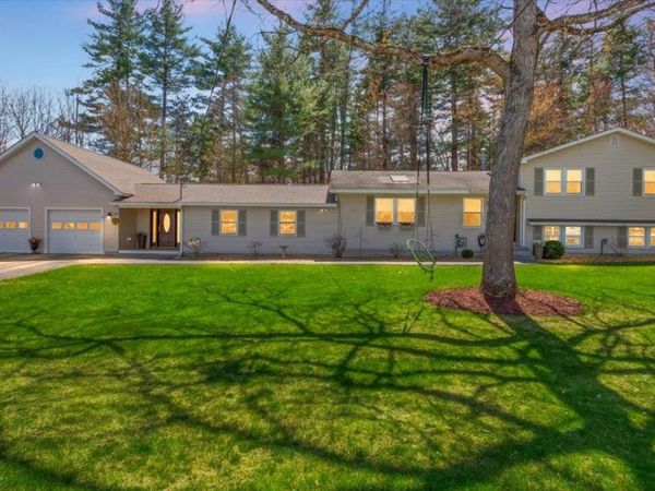 4 Wallace Drive, Merrimack, NH 03054