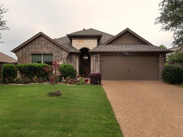 107 Manor Lane , Waxahachie, TX 75165