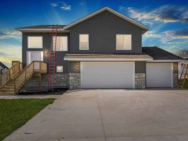 1000 S 11th Ave., Washington, IA 52353