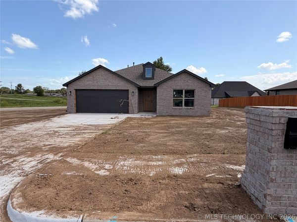5827 Coldspring Lane, Bartlesville, OK 74006