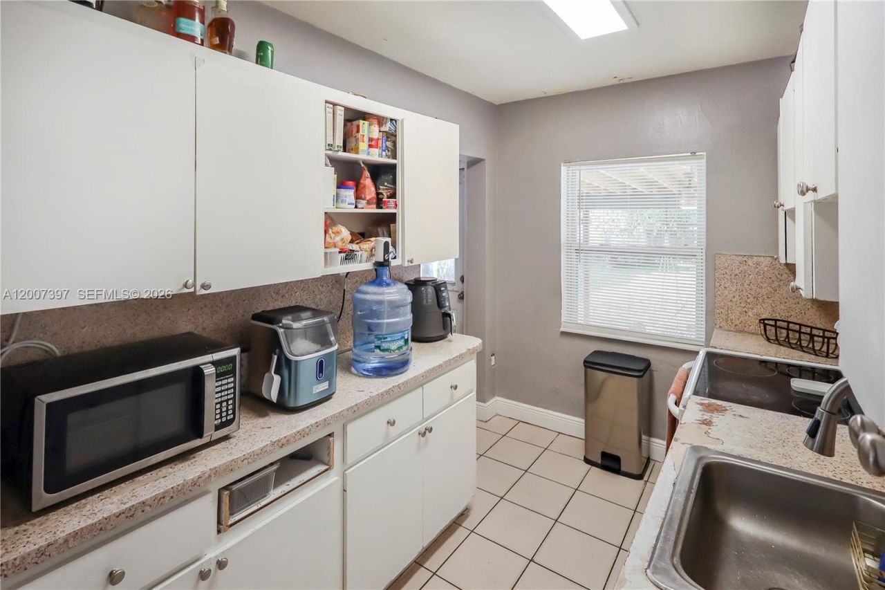 571 E 60th St, Hialeah, FL 33013 Photo