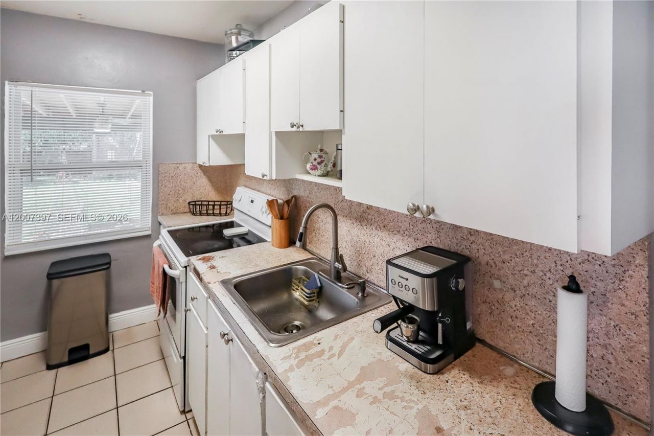 571 E 60th St, Hialeah, FL 33013 Photo