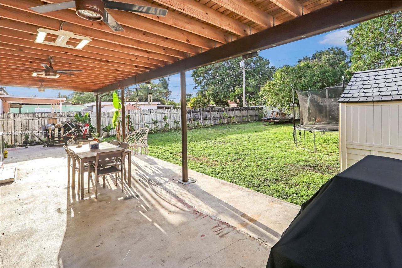 571 E 60th St, Hialeah, FL 33013 Photo
