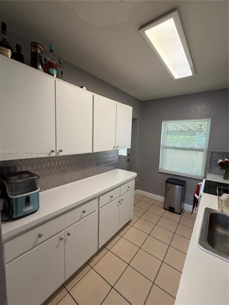 571 E 60th St, Hialeah, FL 33013 Photo