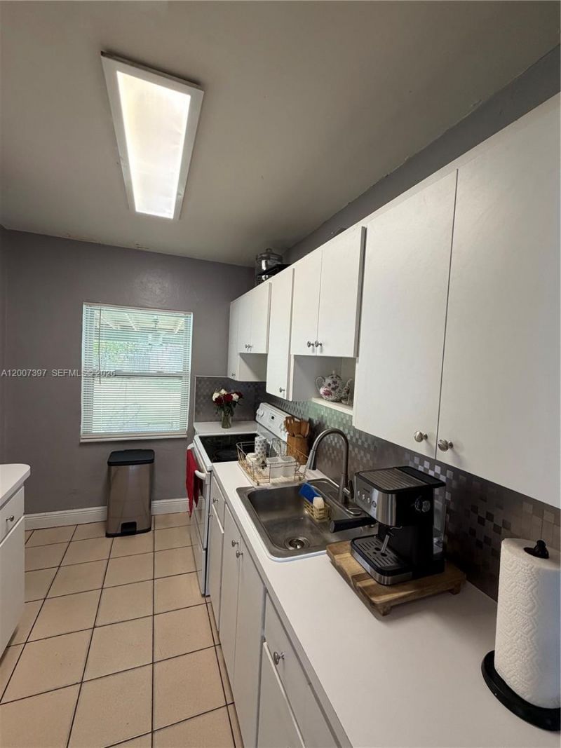 571 E 60th St, Hialeah, FL 33013 Photo