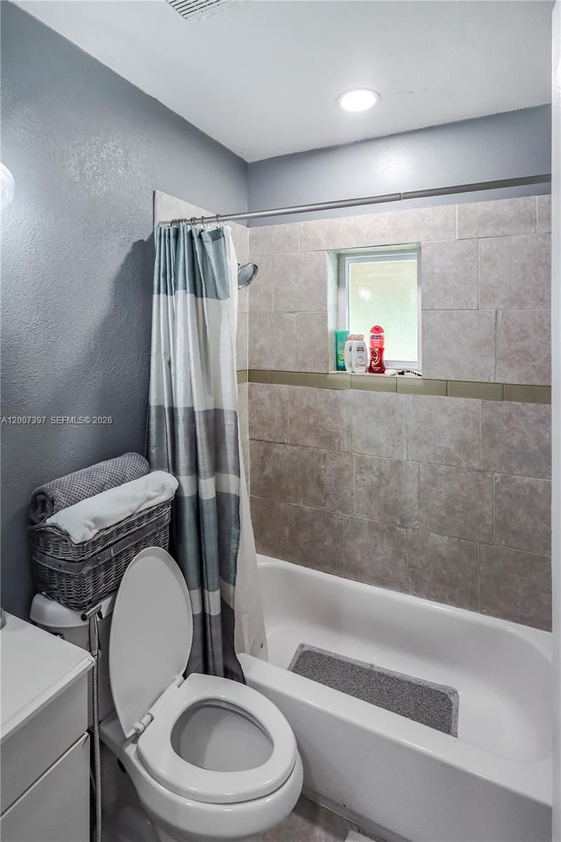 571 E 60th St, Hialeah, FL 33013 Photo