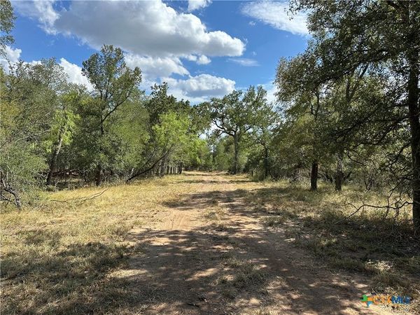 650 Coastal Lane , Luling, TX 78648