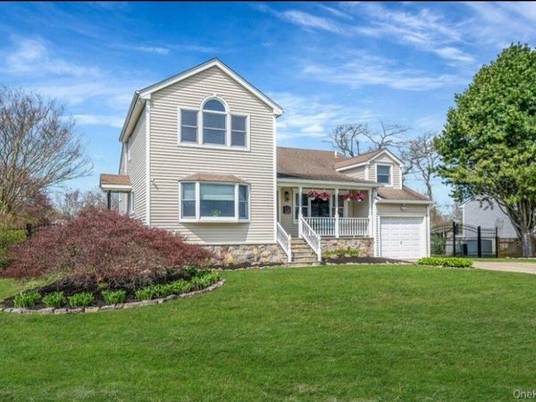 488 Everdell Avenue, West Islip, NY 11795