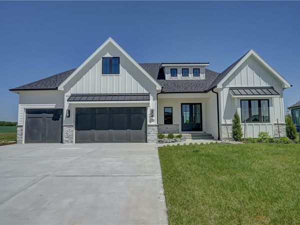 10 Red Fox Circle, Lake Winnebago, MO 64034