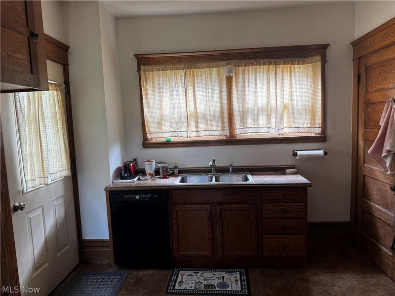 75 N Crawford Street, Millersburg, OH 44654 Photo 8