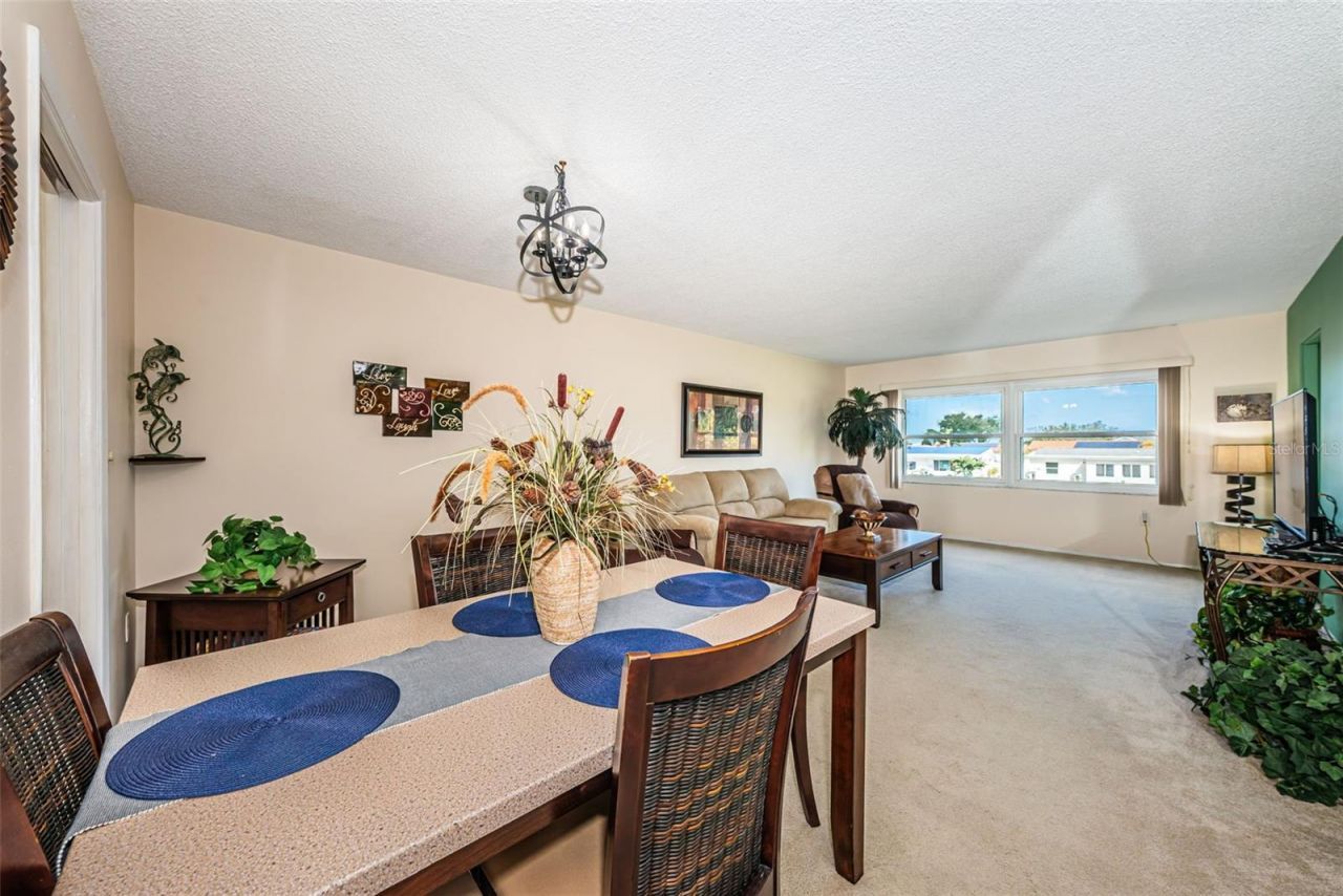 4725 Cove Circle , Unit 210, Saint Petersburg, FL 33708 Photo