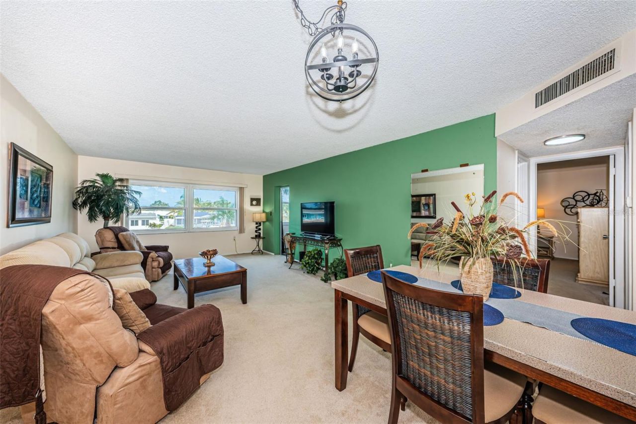 4725 Cove Circle , Unit 210, Saint Petersburg, FL 33708 Photo