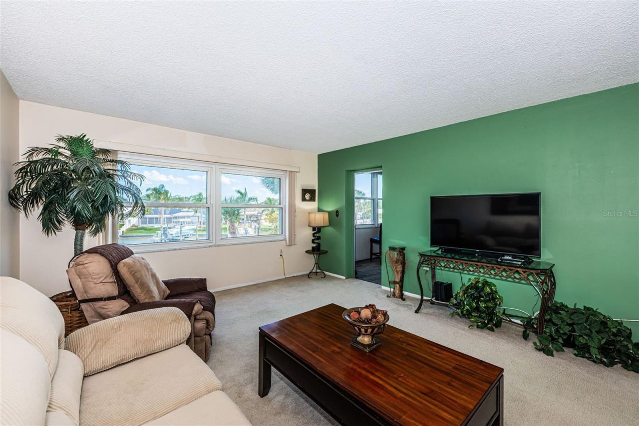 4725 Cove Circle , Unit 210, Saint Petersburg, FL 33708 Photo