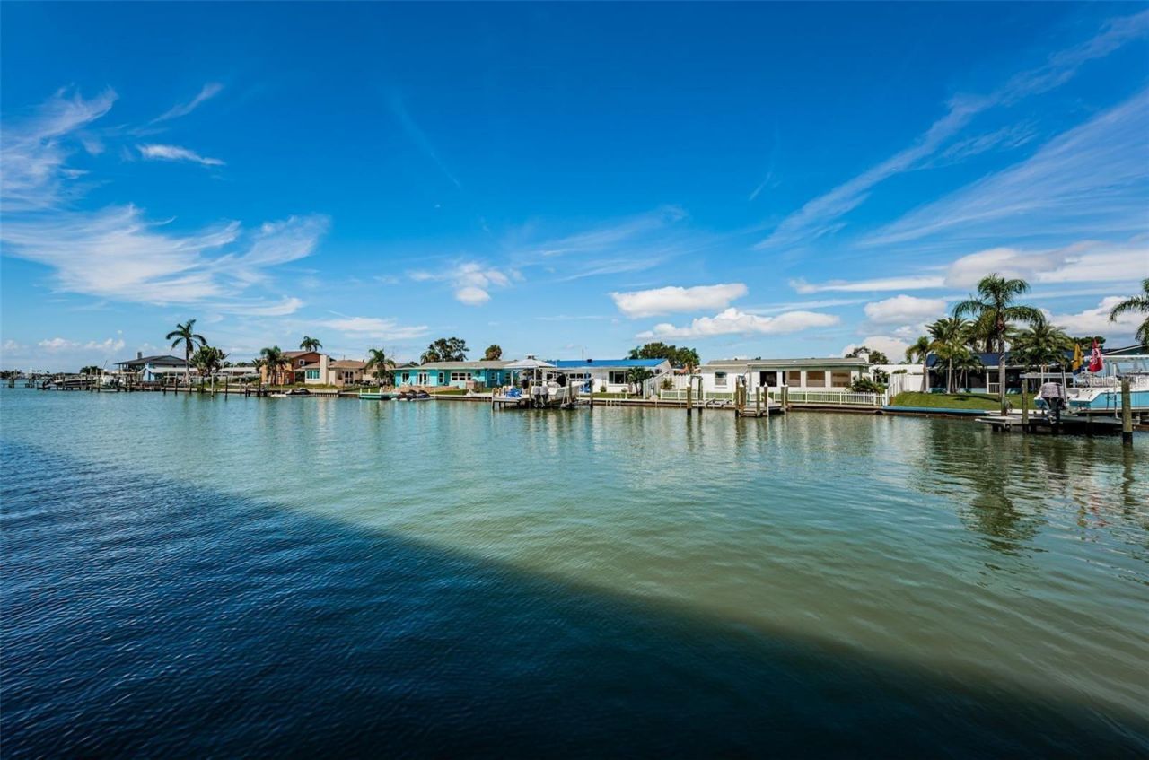 4725 Cove Circle , Unit 210, Saint Petersburg, FL 33708 Photo