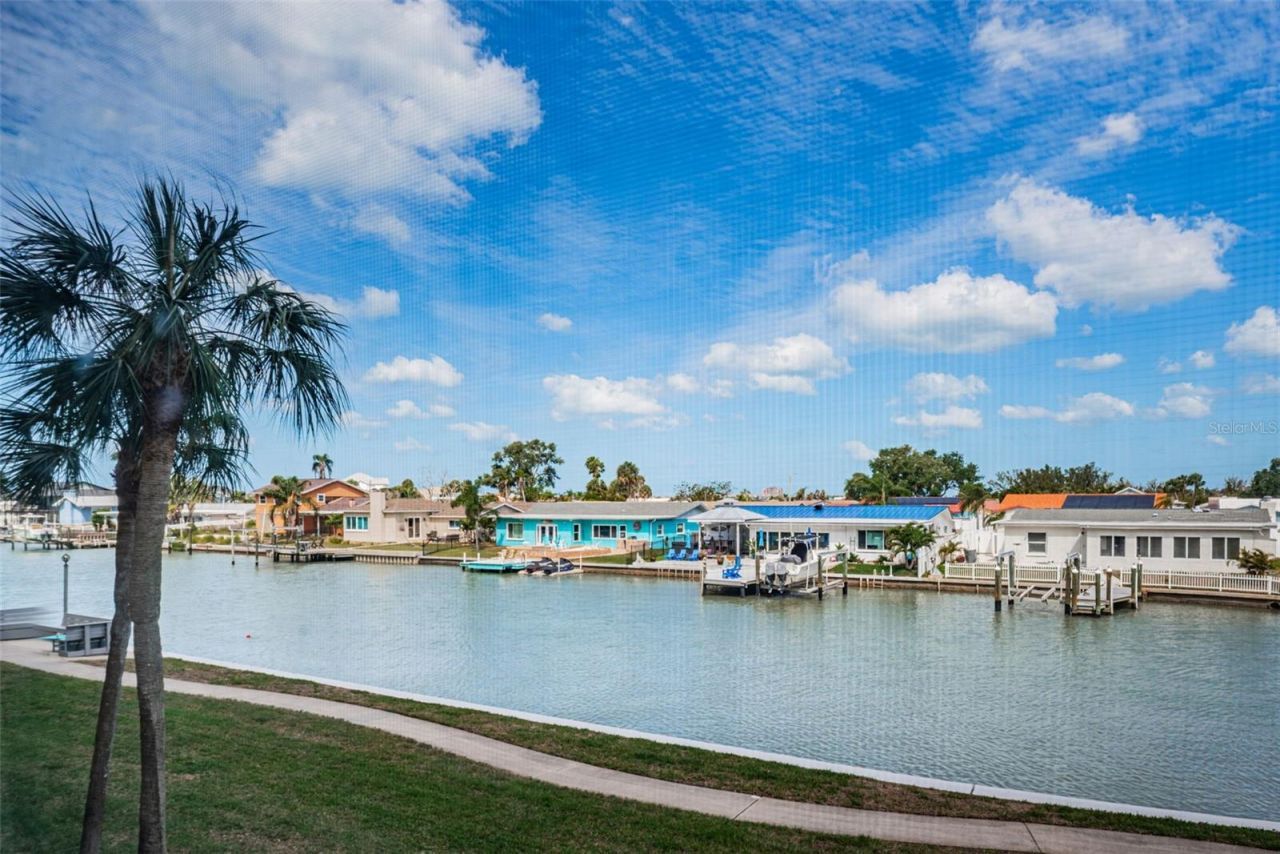 4725 Cove Circle , Unit 210, Saint Petersburg, FL 33708 Photo