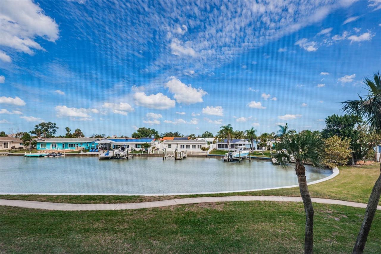 4725 Cove Circle , Unit 210, Saint Petersburg, FL 33708 Photo