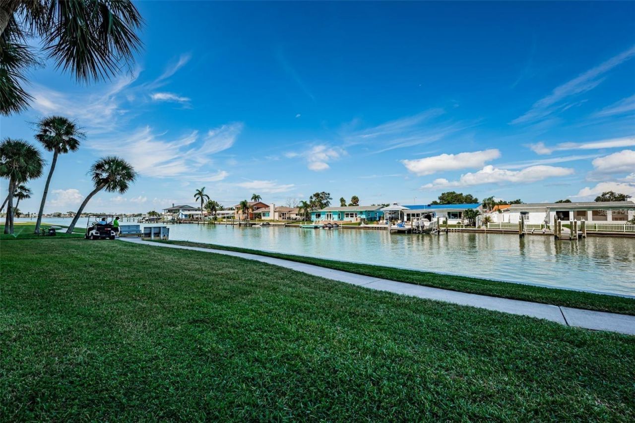 4725 Cove Circle , Unit 210, Saint Petersburg, FL 33708 Photo