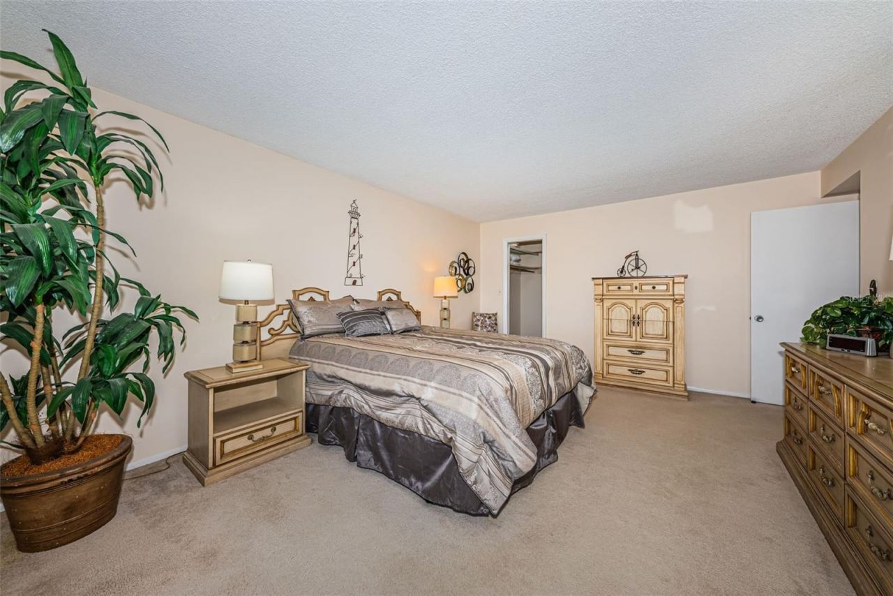 4725 Cove Circle , Unit 210, Saint Petersburg, FL 33708 Photo