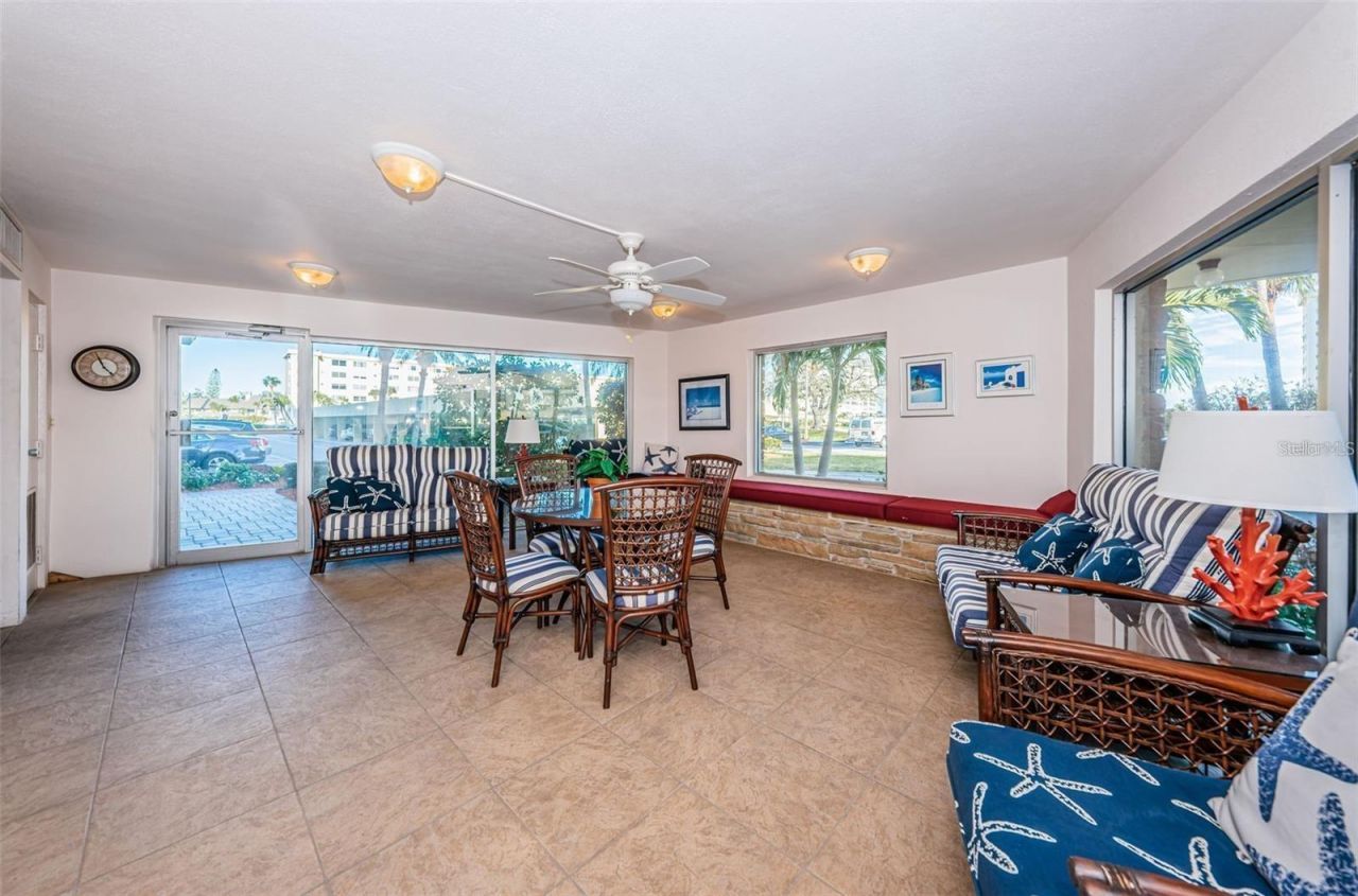 4725 Cove Circle , Unit 210, Saint Petersburg, FL 33708 Photo