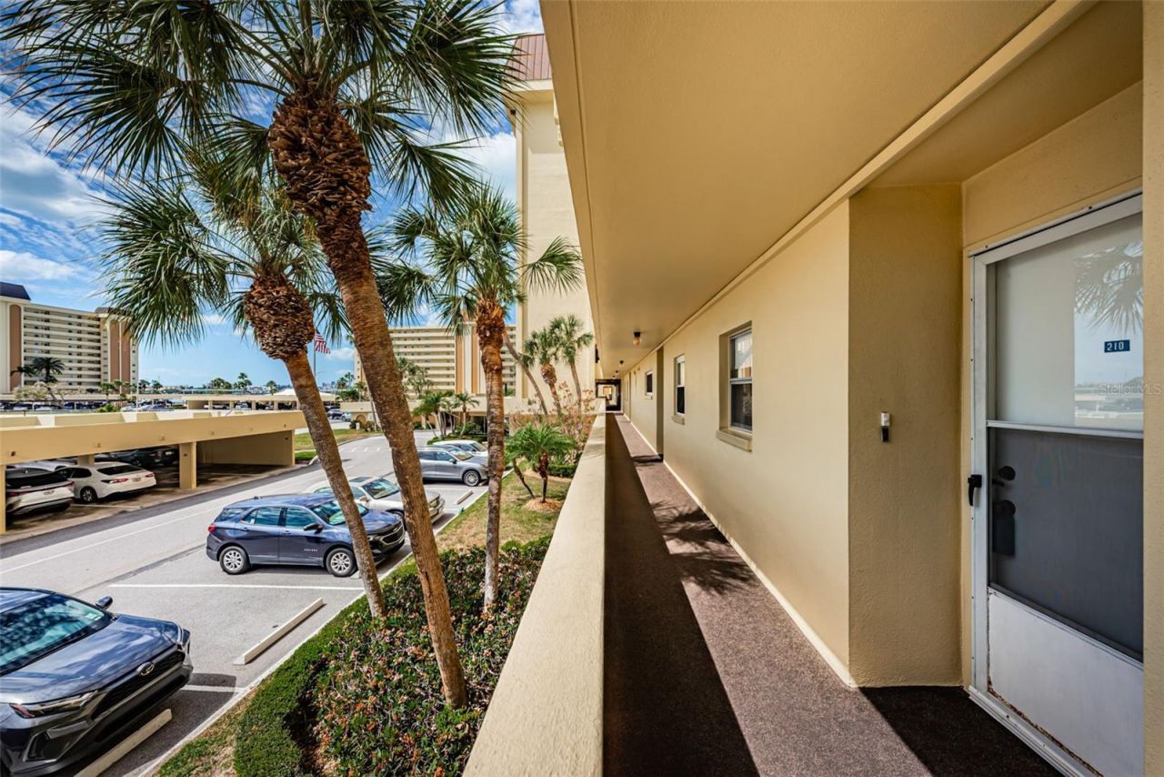 4725 Cove Circle , Unit 210, Saint Petersburg, FL 33708 Photo