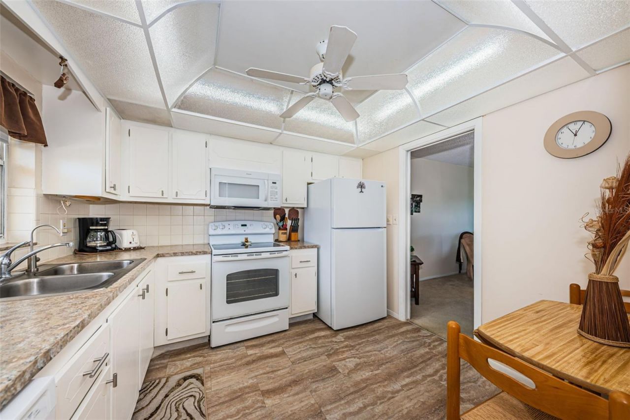 4725 Cove Circle , Unit 210, Saint Petersburg, FL 33708 Photo