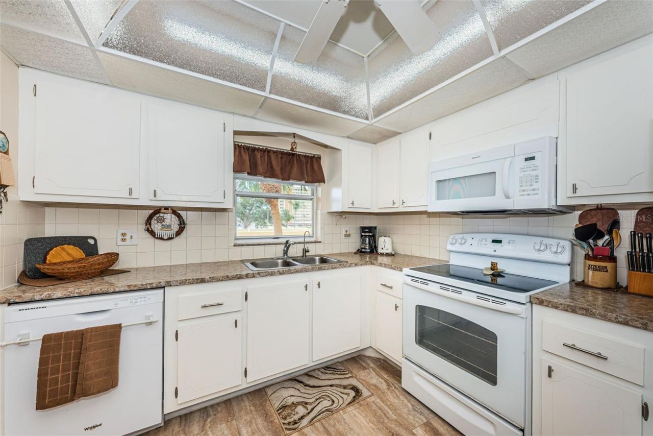 4725 Cove Circle , Unit 210, Saint Petersburg, FL 33708 Photo