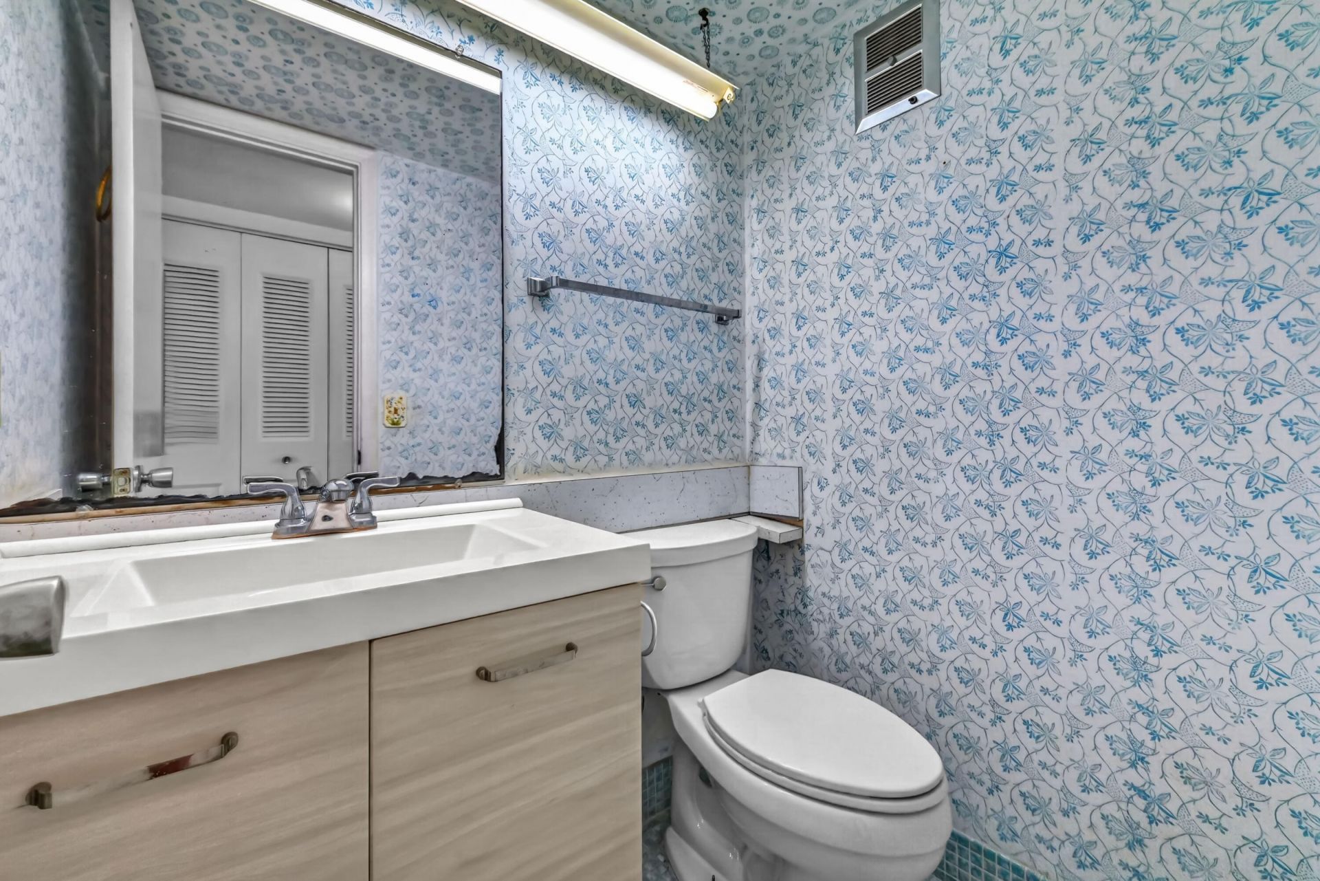 2 Chatham A, West Palm Beach, FL 33417 Photo