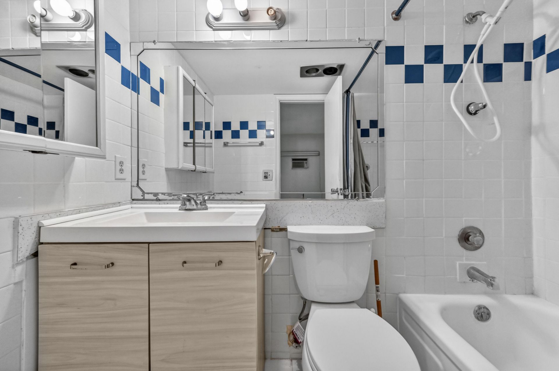 2 Chatham A, West Palm Beach, FL 33417 Photo